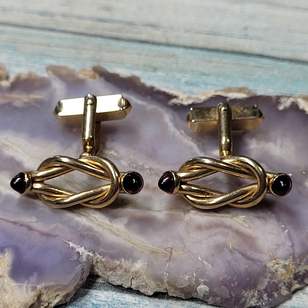 Vintage Swank Red Cabochon Gold knot Cufflinks.